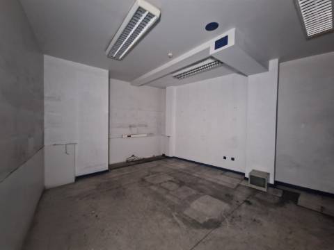 Loja com 2 frentes na Av. Aureliano Barrigas | Vila Real