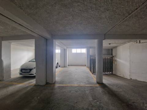 Loja com 2 frentes na Av. Aureliano Barrigas | Vila Real