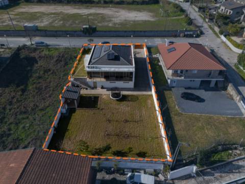 Moradia T4 Seminova de 4 Frentes com Classe Energética A+