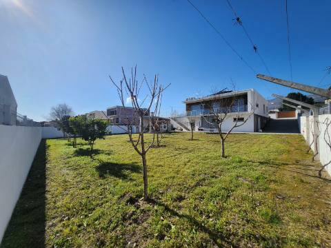 Moradia T4 Seminova de 4 Frentes com Classe Energética A+