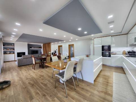 Moradia T4 Seminova de 4 Frentes com Classe Energética A+