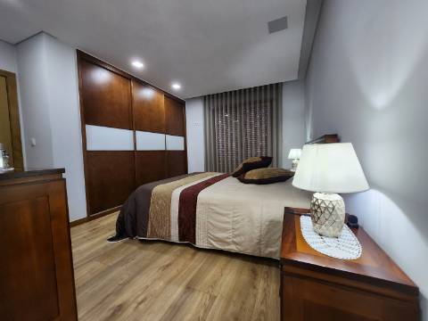 Moradia T4 Seminova de 4 Frentes com Classe Energética A+