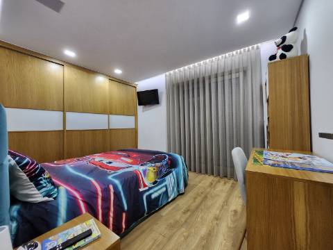 Moradia T4 Seminova de 4 Frentes com Classe Energética A+