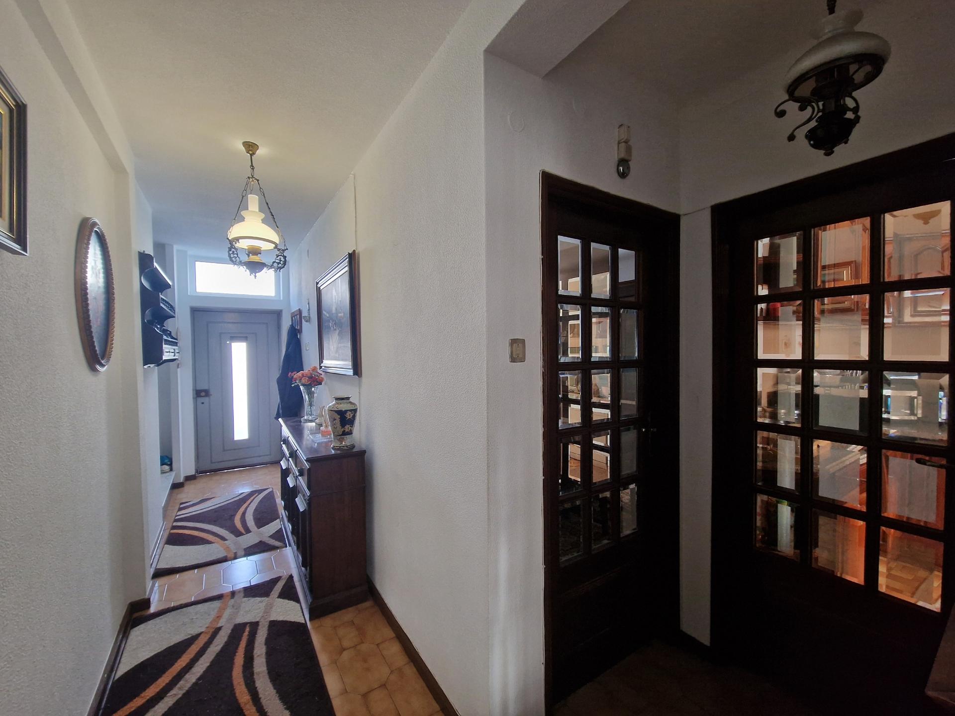 Moradia T4 mobilada e equipada na Rua Santo Condestável