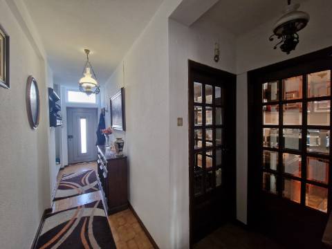 Moradia T4 mobilada e equipada na Rua Santo Condestável