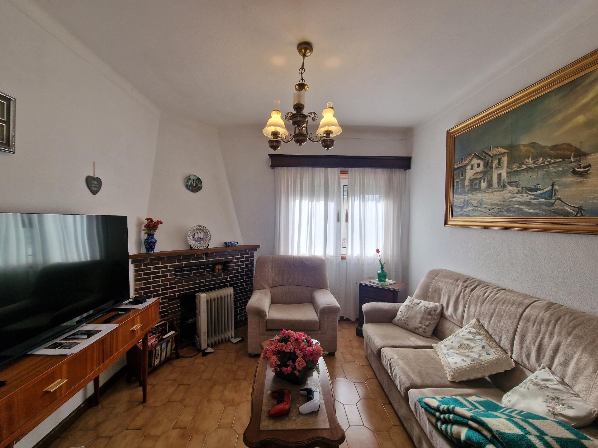 Moradia T4 mobilada e equipada na Rua Santo Condestável