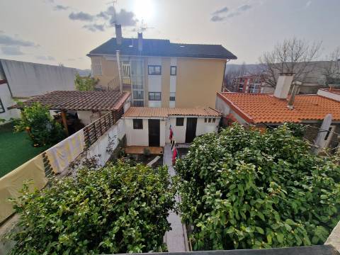 Moradia T4 mobilada e equipada na Rua Santo Condestável