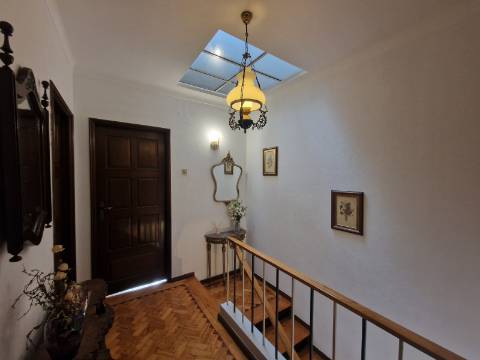 Moradia T4 mobilada e equipada na Rua Santo Condestável