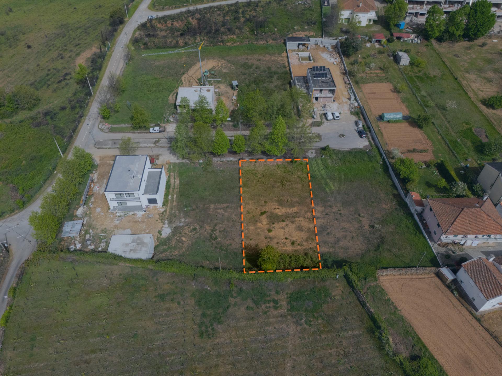 Lote com Projeto Aprovado para Moradia Unifamiliar