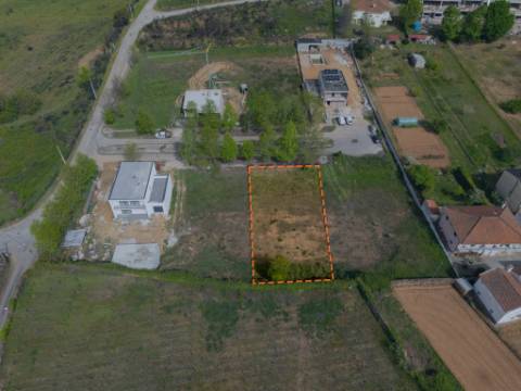 Lote com Projeto Aprovado para Moradia Unifamiliar
