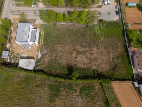 Lote com Projeto Aprovado para Moradia Unifamiliar