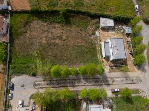 Lote com Projeto Aprovado para Moradia Unifamiliar