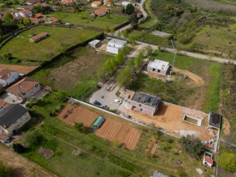 Lote com Projeto Aprovado para Moradia Unifamiliar