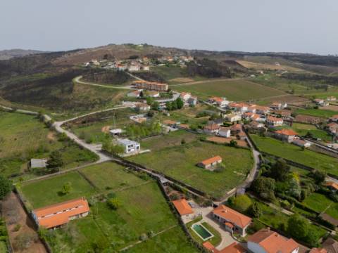 Lote com Projeto Aprovado para Moradia Unifamiliar