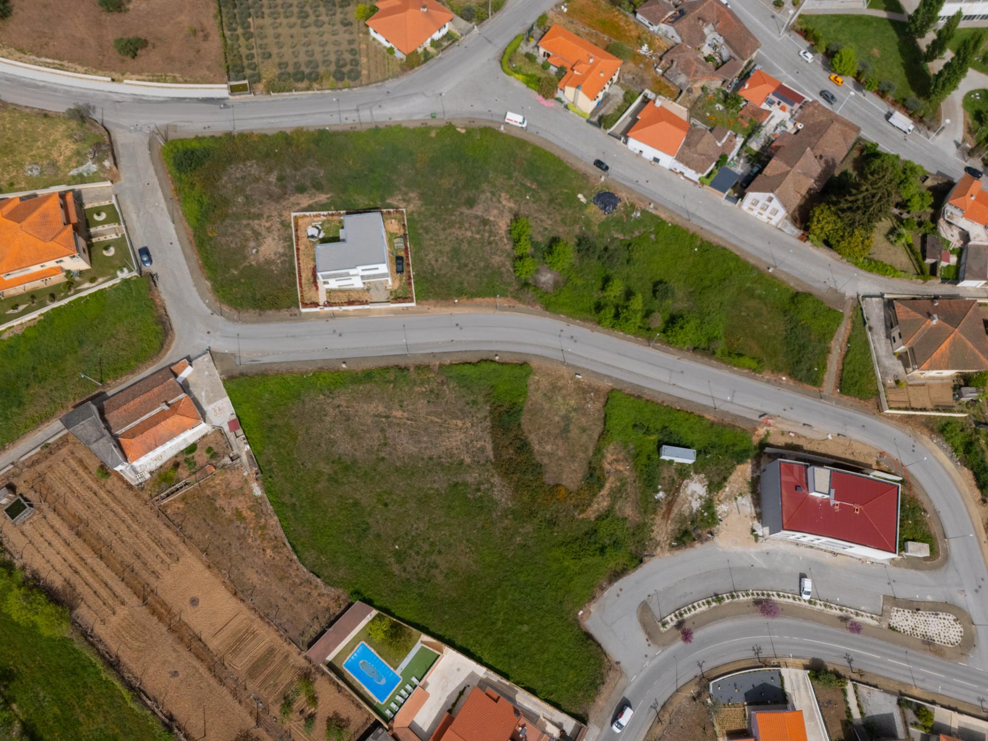 Lote em Sabrosa para Construção de Moradia com 4 Frentes