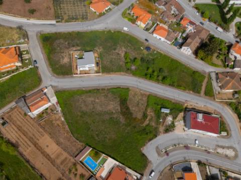 Lote em Sabrosa para Construção de Moradia com 4 Frentes