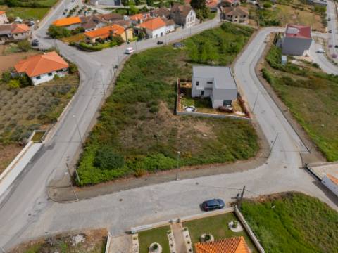 Lote em Sabrosa para Construção de Moradia com 4 Frentes