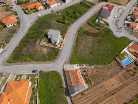 Lote em Sabrosa para Construção de Moradia com 4 Frentes