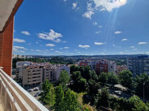 T3 com vistas desafogadas na Av. Aureliano Barrigas, Vila Real