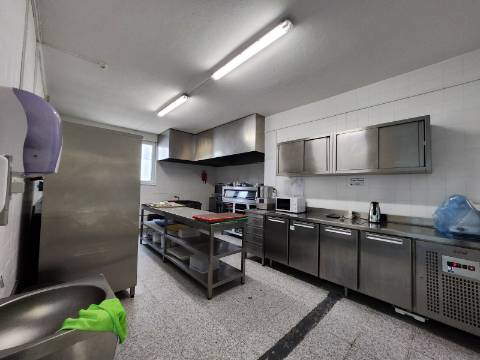 Trespasse de Fábrica Industrial de Pastelaria e Congelados de Carne