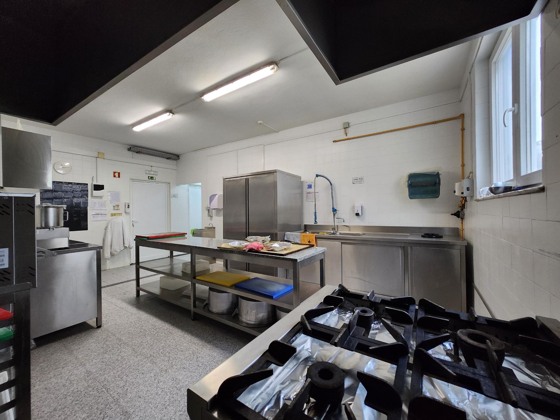 Trespasse de Fábrica Industrial de Pastelaria e Congelados de Carne