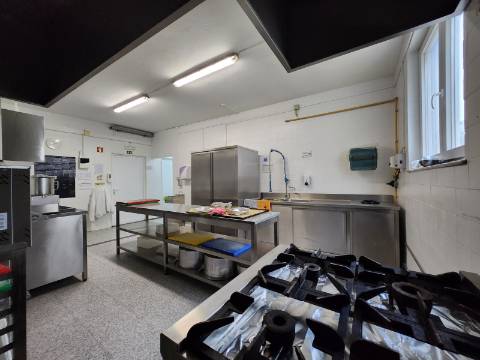 Trespasse de Fábrica Industrial de Pastelaria e Congelados de Carne