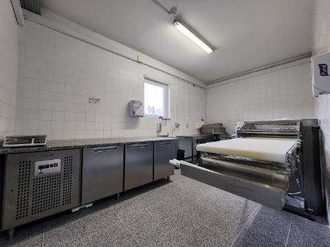 Trespasse de Fábrica Industrial de Pastelaria e Congelados de Carne