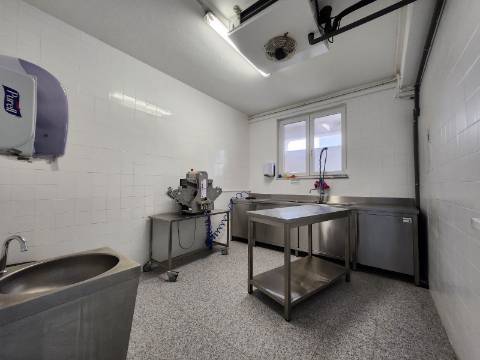 Trespasse de Fábrica Industrial de Pastelaria e Congelados de Carne