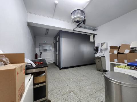 Trespasse de Fábrica Industrial de Pastelaria e Congelados de Carne