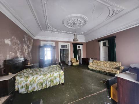 Imóvel no Centro Histórico de Vila Real c/ Loja, Habitação e Logradouro