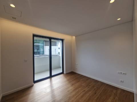 Apartamento T1 Novo Junto ao Trofa Saúde em Vila Real