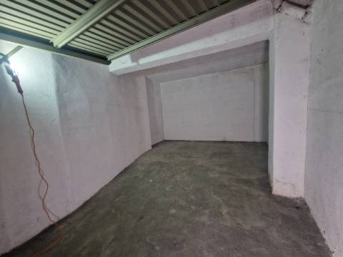 Garagem fechada com 22 m2 na Nª Sra. da Conceição em Vila Real