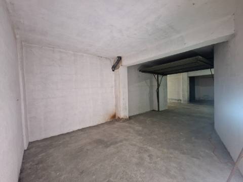 Garagem fechada com 22 m2 na Nª Sra. da Conceição em Vila Real