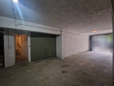 Garagem fechada com 22 m2 na Nª Sra. da Conceição em Vila Real