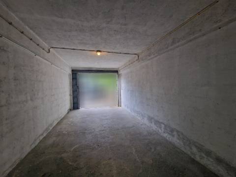 Garagem fechada com 22 m2 na Nª Sra. da Conceição em Vila Real