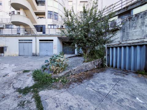 Garagem fechada com 22 m2 na Nª Sra. da Conceição em Vila Real