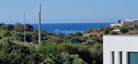 Luxuosa Moradia Moderna com Vista Panorâmica de Mar, 4 Suites, Perto da Praia de Porto de Mós, Lagos