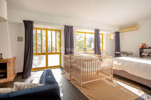 Moradia V6 inserida na natureza num terreno de 4160m2 com piscina em Paderne