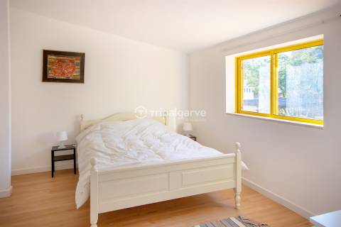 Moradia V6 inserida na natureza num terreno de 4160m2 com piscina em Paderne