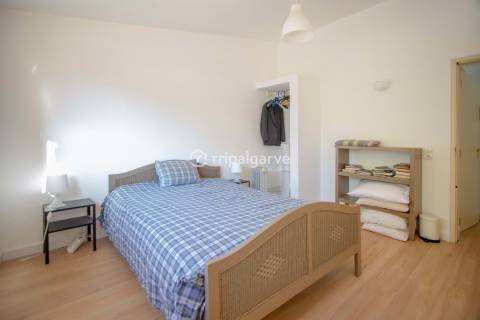 Moradia V6 inserida na natureza num terreno de 4160m2 com piscina em Paderne