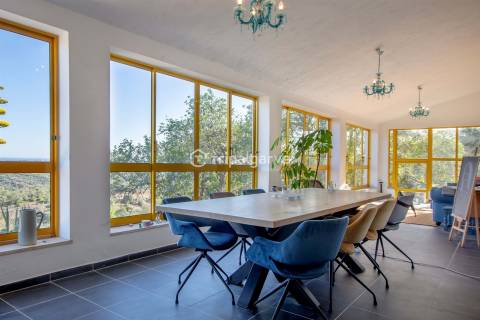 Moradia V6 inserida na natureza num terreno de 4160m2 com piscina em Paderne