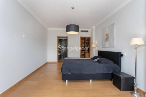 Moradia Isolada T4 Venda em Albufeira e Olhos de Água,Albufeira