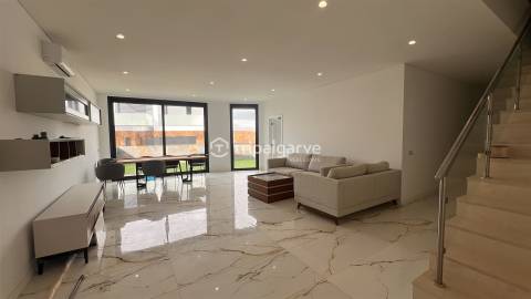 Moradia em Banda T4 Venda em Albufeira e Olhos de Água,Albufeira