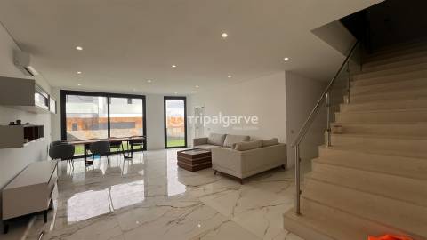 Moradia em Banda T4 Venda em Albufeira e Olhos de Água,Albufeira