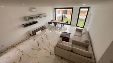 Moradia em Banda T4 Venda em Albufeira e Olhos de Água,Albufeira