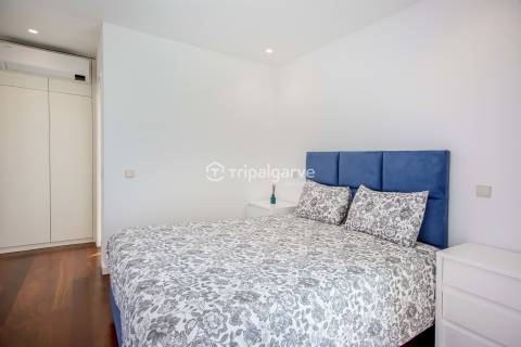 Moradia T4 Moderna com Piscina e Belos Jardins em Quinta do Lago