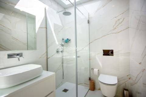 Moradia T4 Moderna com Piscina e Belos Jardins em Quinta do Lago