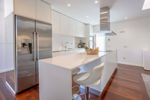 Moradia T4 Moderna com Piscina e Belos Jardins em Quinta do Lago