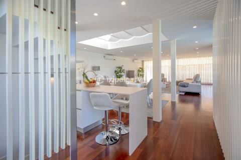 Moradia T4 Moderna com Piscina e Belos Jardins em Quinta do Lago