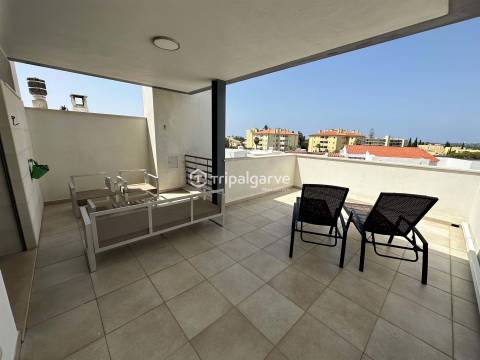 Moradia Germinada V3+2 em Vilamoura, com garagem e piscina.